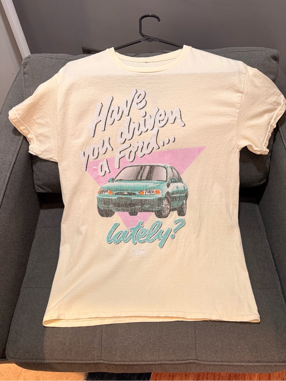 Cream “Have you driven a Ford lately” vintage style tee M (Officially Licensed)